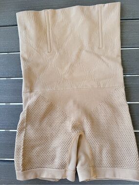 Nude High-Waisted Tummy Control Shapewear Shorts - Size M/L